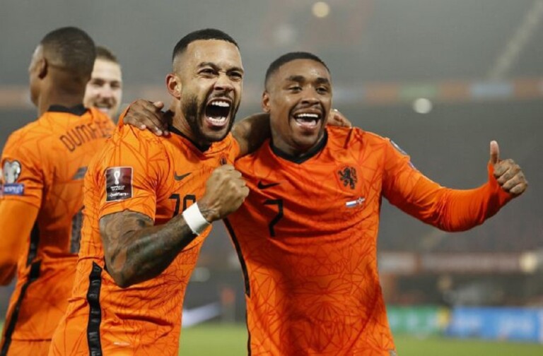 Memphis Depay et ses coÃ©quipiers cÃ©lÃ¨brent leur qualification pour le mondial au Qatar