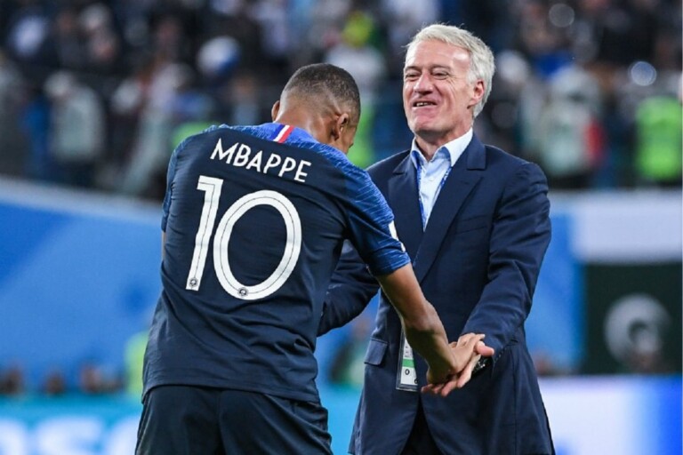 Didier Deschamps et Kylian MbappÃ© lors d'un match avec l'Ã©quipe de France