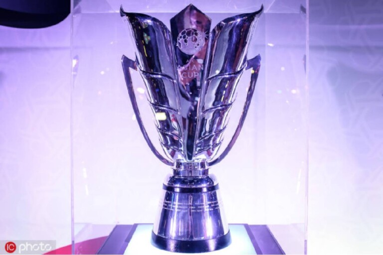 Le trophÃ©e de la Coupe d'Asie (1)