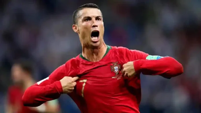 Cristiano Ronaldo cÃ©lÃ¨bre son but avec le Portugal