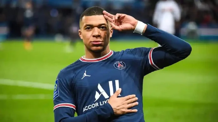 Kylian MbappÃ© qui cÃ©lÃ¨bre un but sous les couleurs du PSG