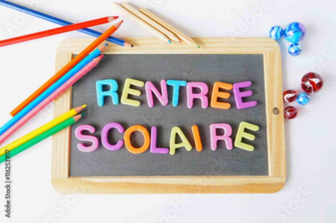 RentrÃ©e scolaire ardoise crayons billes @ Adobe Stock