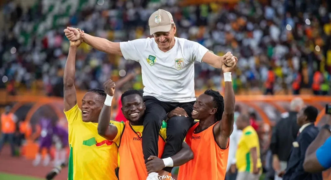 Gernot Rohr et les joueurs bÃ©ninois