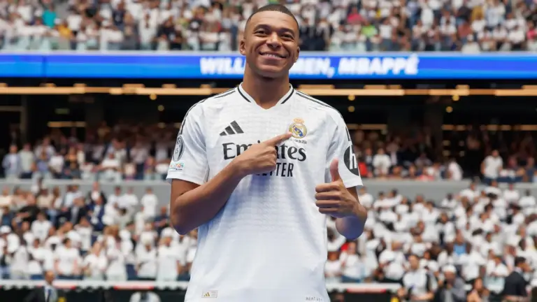 Kylian MbappÃ© sous le maillot du Real Madrid @realmadrid