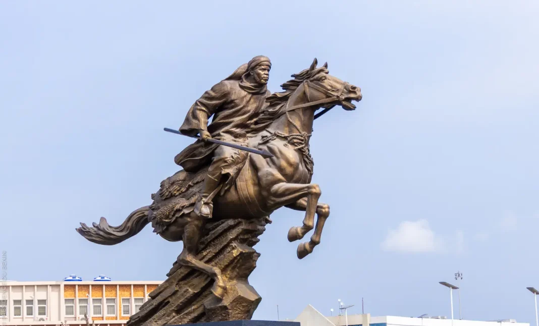 Statue Bio Guerra Ã  Cotonou