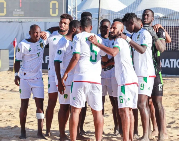 Des joueurs mauritaniens cÃ©lÃ¨brent leur qualification pour les demi-finales de la CAN Beach Soccer 2024