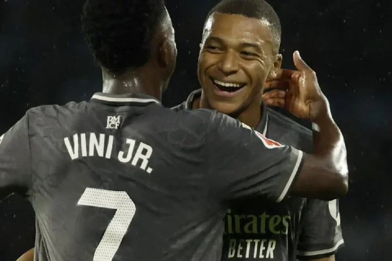 Vinicius Jr et Kylian MbappÃ© sous le maillot du Real Madrid @Sipa_Lalo R. Villar